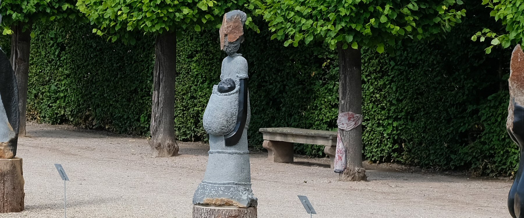 Schwetzinger Schlossgarten Chapungu Skulpturen aus Zimbabwe