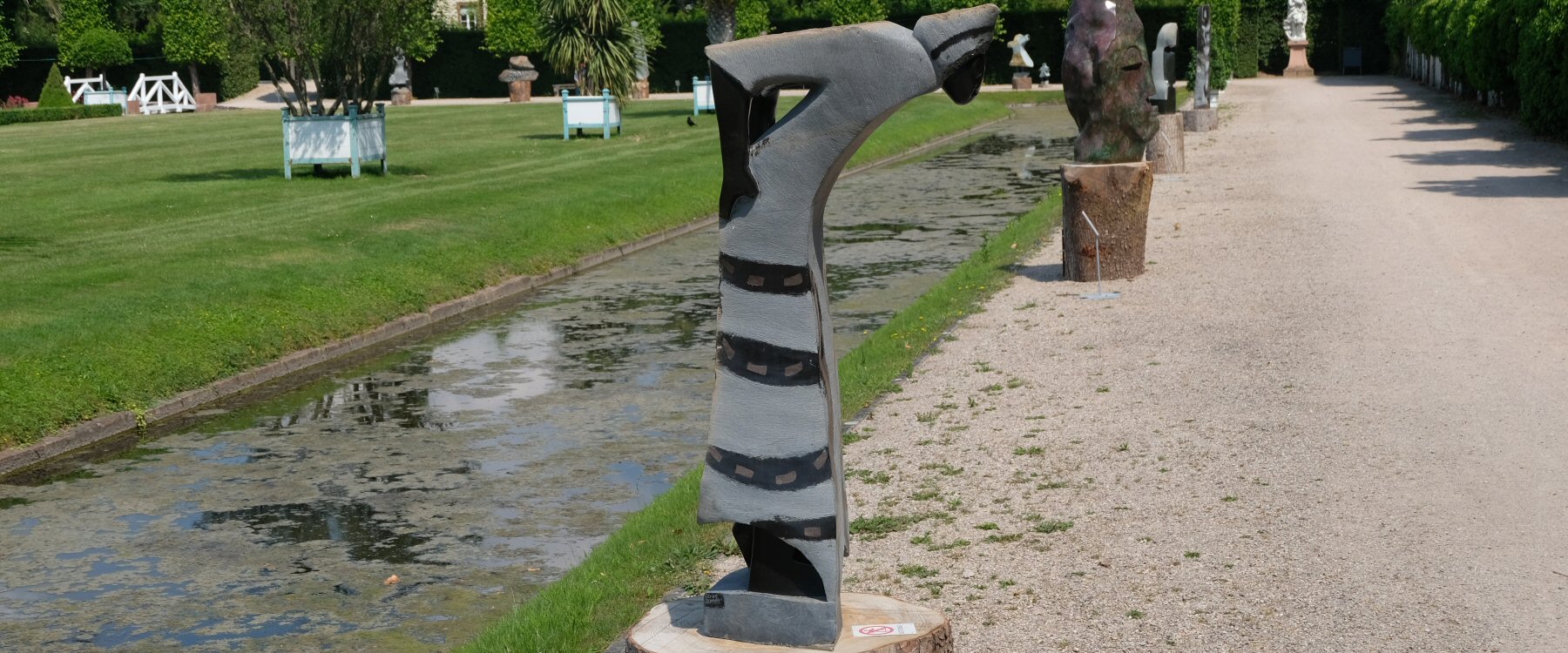 Schwetzinger Schlossgarten Chapungu Skulpturen aus Zimbabwe
