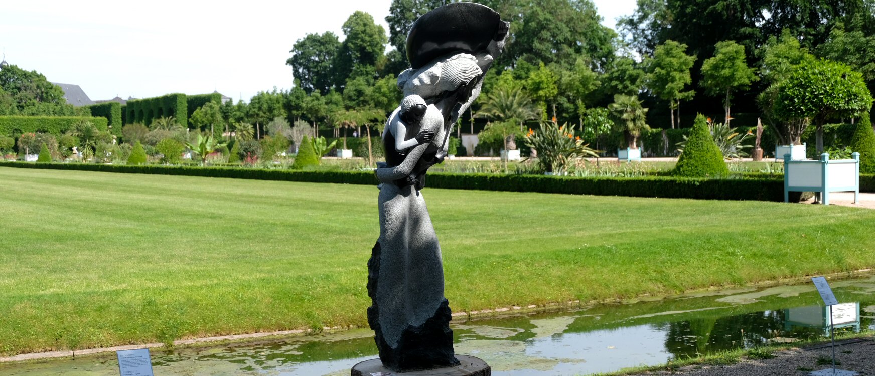 Schwetzinger Schlossgarten Chapungu Skulpturen aus Zimbabwe