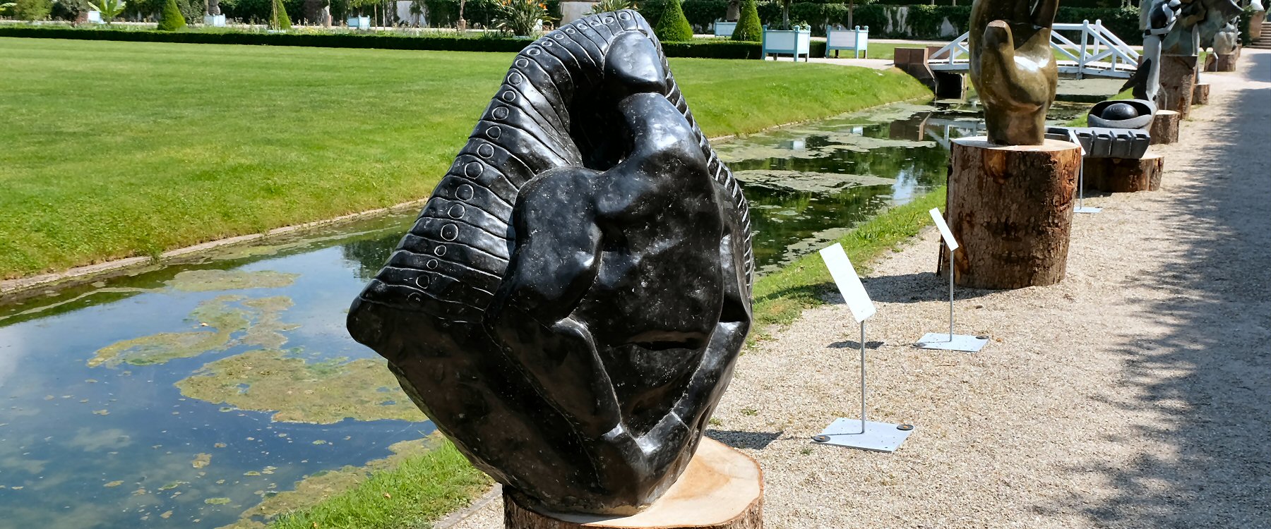 Schwetzinger Schlossgarten Chapungu Skulpturen aus Zimbabwe
