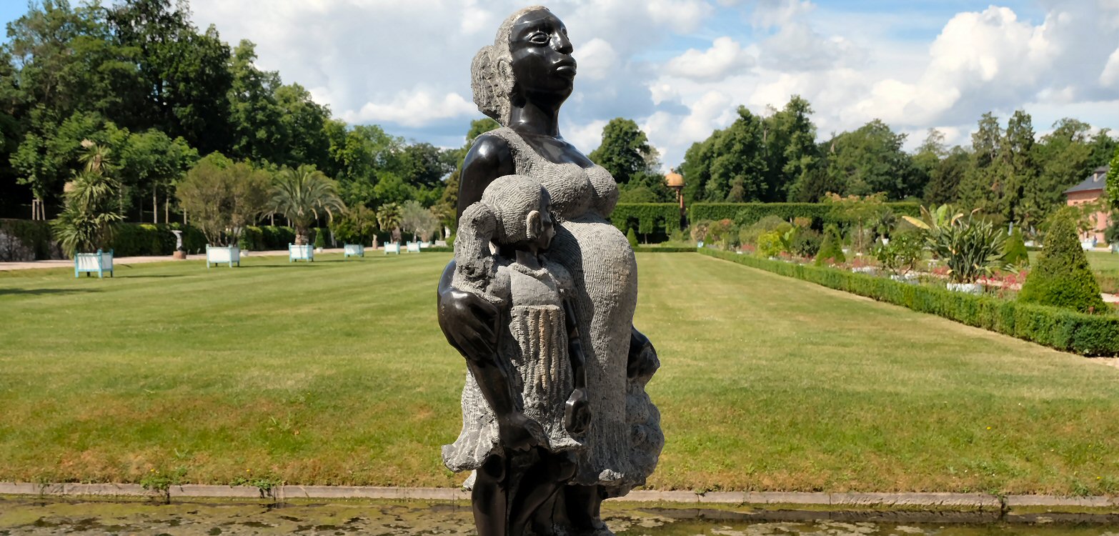 Schwetzinger Schlossgarten Chapungu Skulpturen aus Zimbabwe